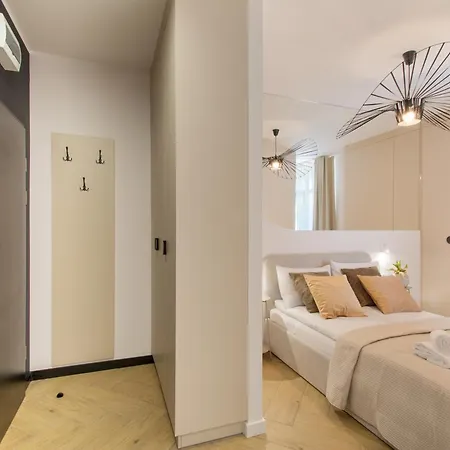 Beige Z Basenem Letnim By Holiday&sun Apartament